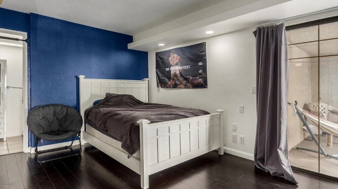 Bedroom #1 with outdoor access to balcony - 5035 N 10th Pl