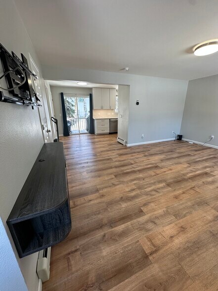 Building Photo - 1055 E Klatt Rd