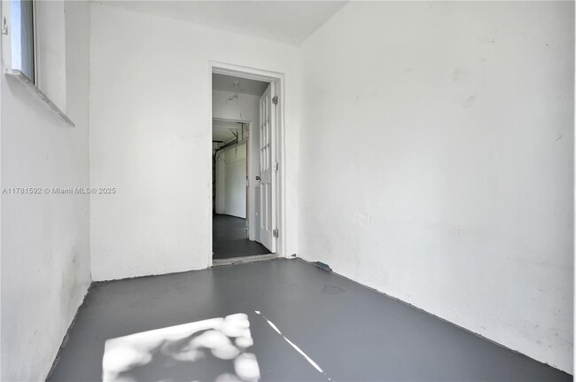 Building Photo - 30100 SW 168th Ct