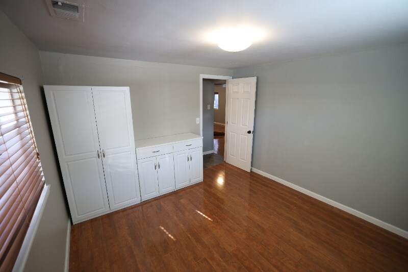 Building Photo - 3233 Meade St