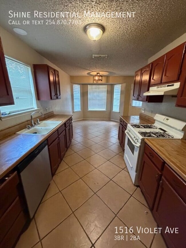 Building Photo - 1516 Violet Ave