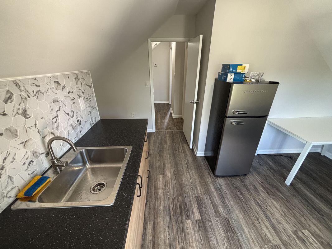 Building Photo - 233 Pine St