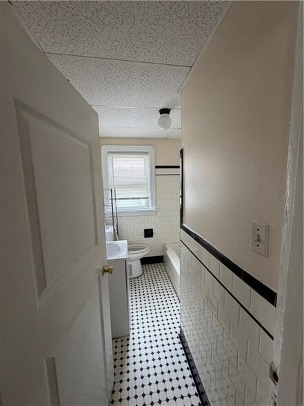 Building Photo - 56 What Cheer Ave