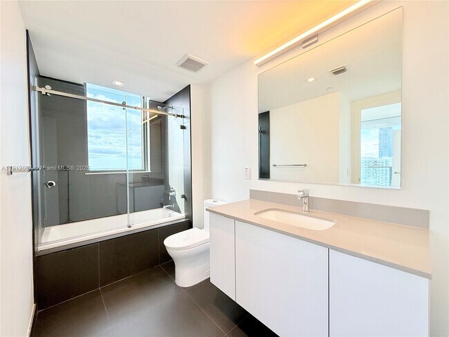 Building Photo - 1600 NE 1st Ave