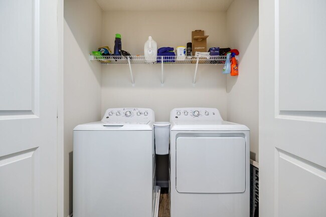 Building Photo - 194 Cresting Rd