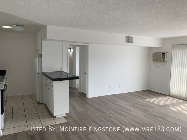 Building Photo - Move-in Specials Await in this Spacious 2B...