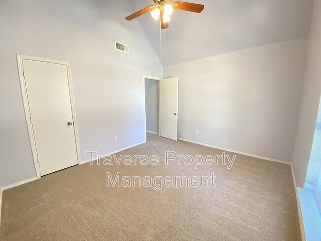 Building Photo - 4150 Briar Hill Dr