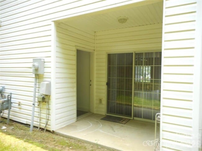 Building Photo - 2174 Sardony Ln