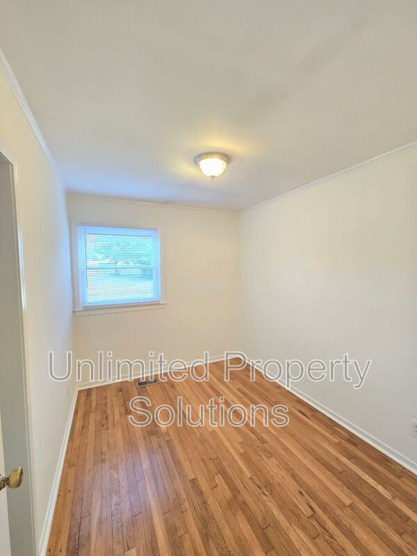 Building Photo - 2418 Monroe St