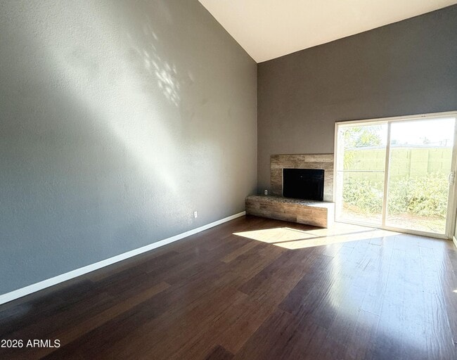 Building Photo - 2202 W Glenrosa Ave