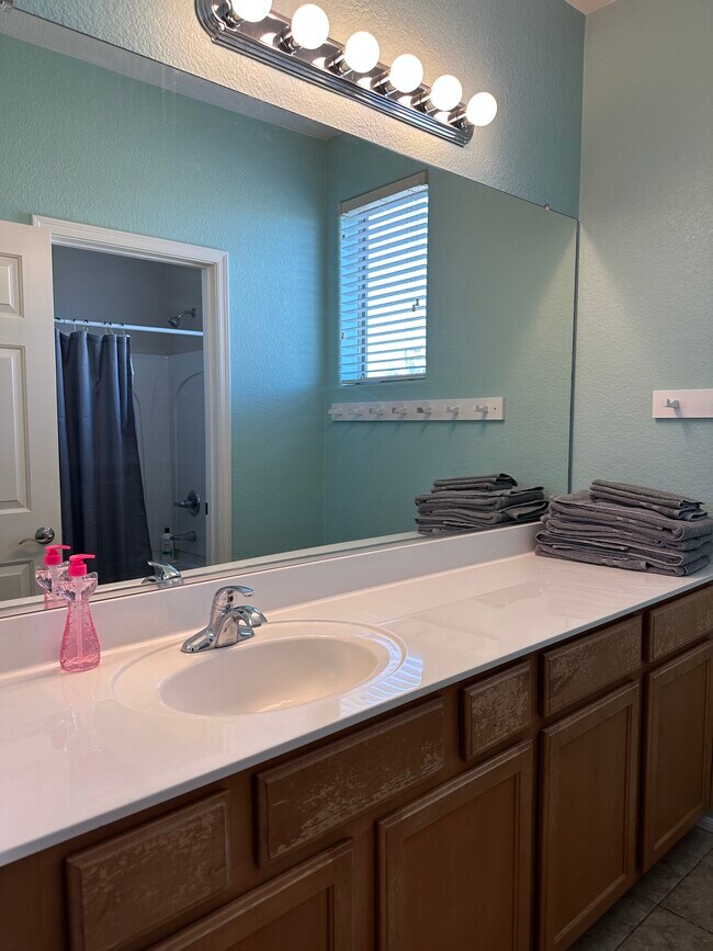 Building Photo - 18686 E Mockingbird Dr