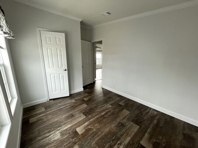 Building Photo - 17100 S Tamiami Trl