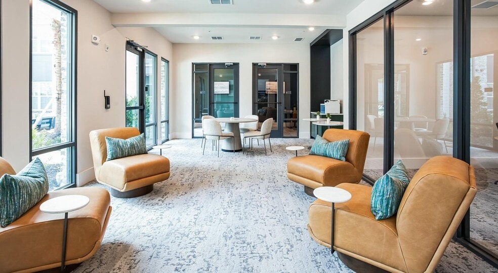 Building Photo - 7311 Baymeadows Way