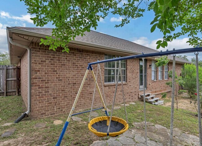 Building Photo - 131 Bronze Cir