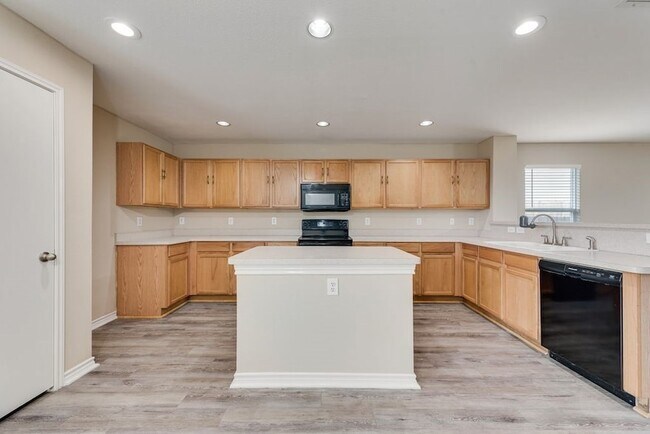 Building Photo - 6213 Balcony Ln