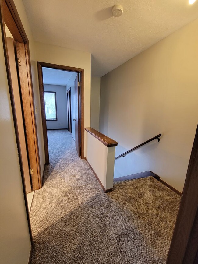 Building Photo - Near Med Center 2 Bedroom, 1.5 Bathroom To...