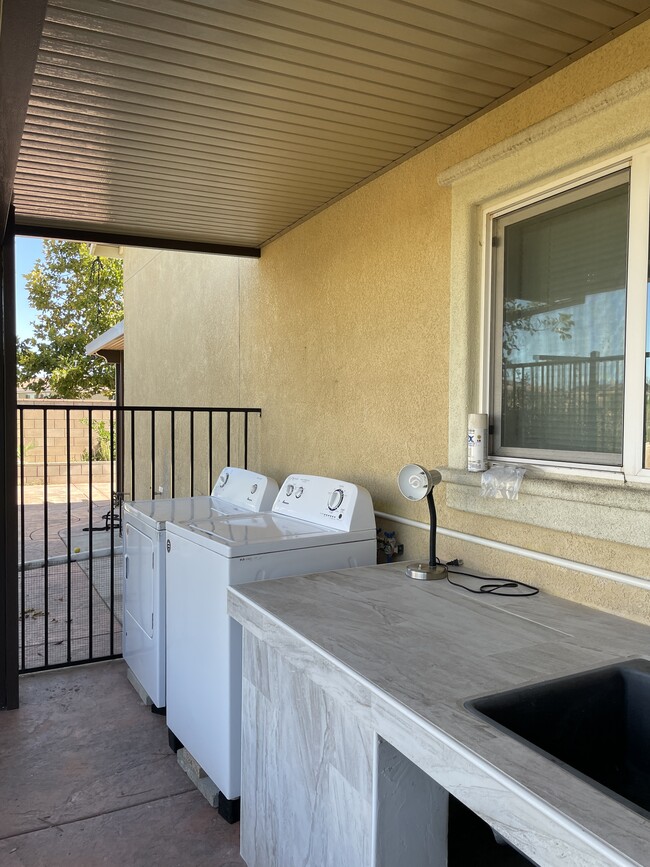 Backyard with washer and dryer - 28507 Cottage Way