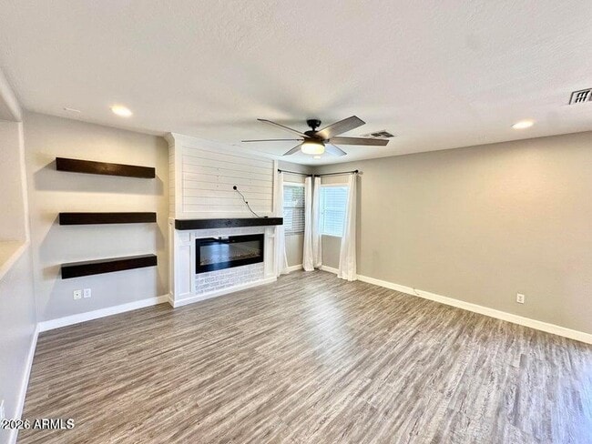 Building Photo - 11569 W Cinnabar Ave