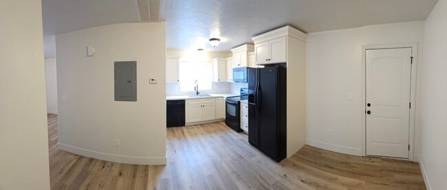 Building Photo - 576 Sunflower Rd