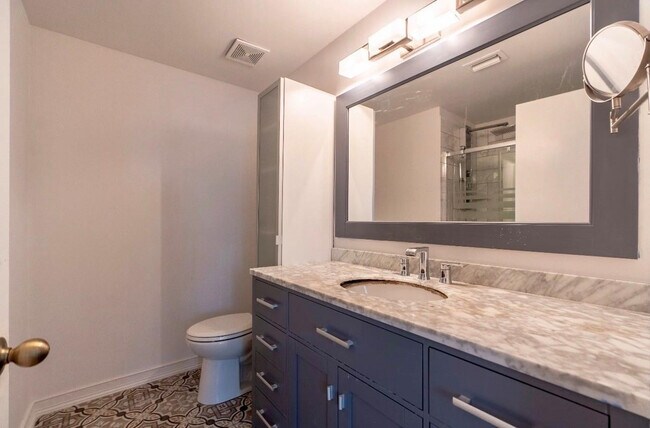 Building Photo - 1928 Madeira Dr