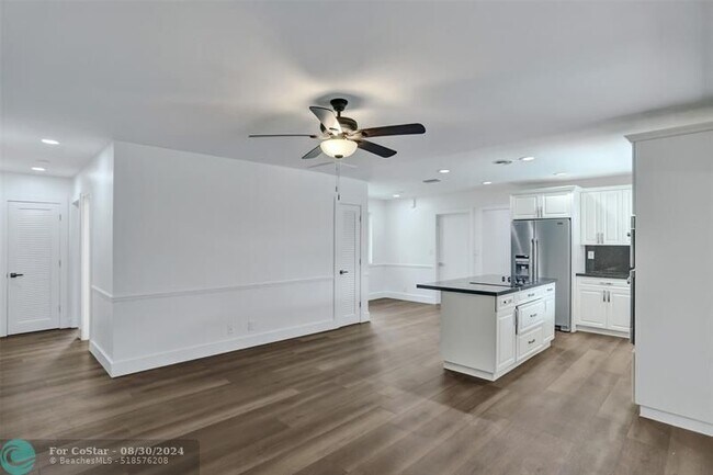 Building Photo - 161 SW 75th Ave