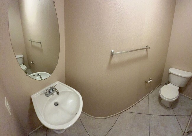 Building Photo - Spacious 3-Bedroom Home with Loft, 3-Car Garage & Large Backyard in Desirable South Loma Linda