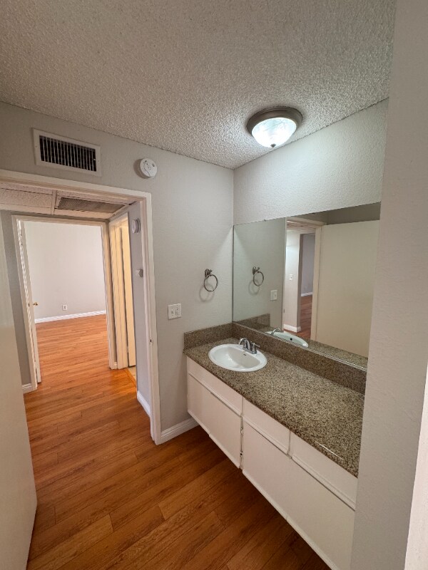 Building Photo - 626 E Verdugo Ave