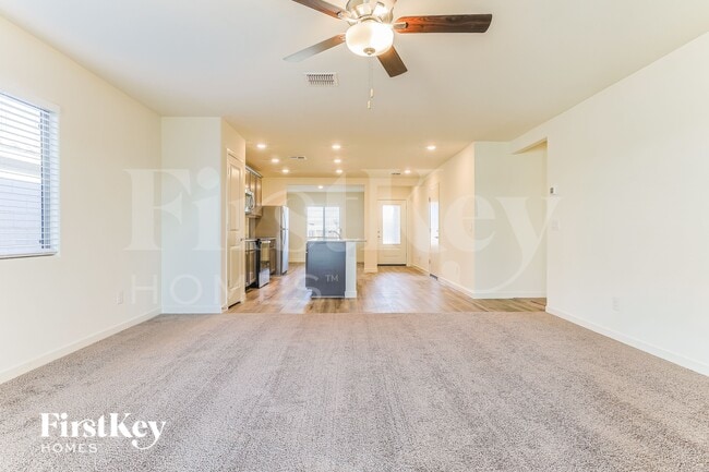 Building Photo - 1067 W 20th St