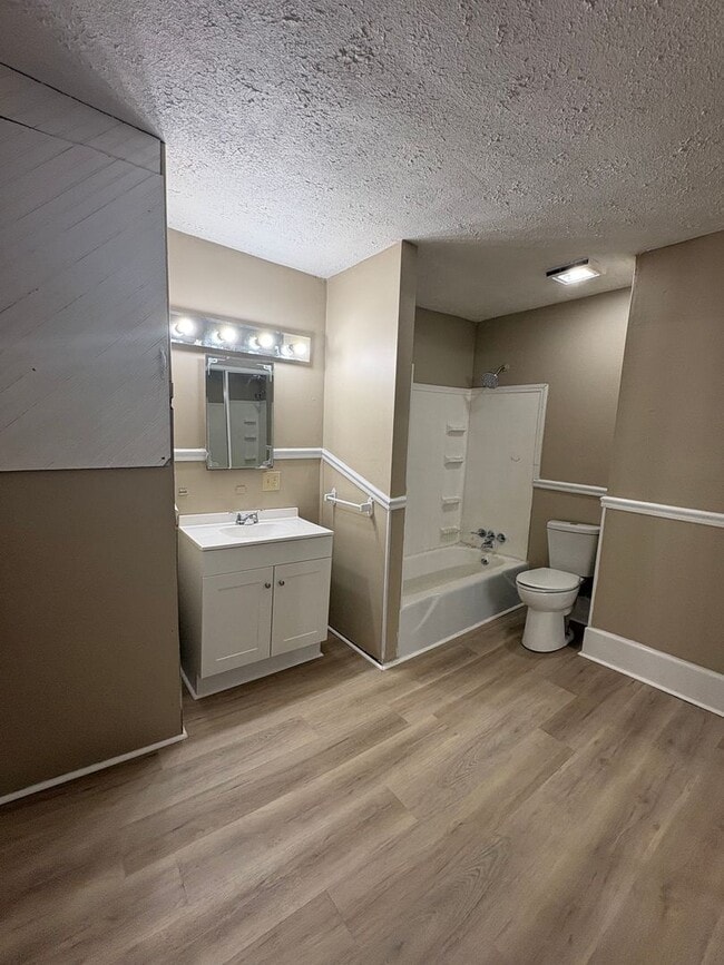 Building Photo - 223 Boone Ave