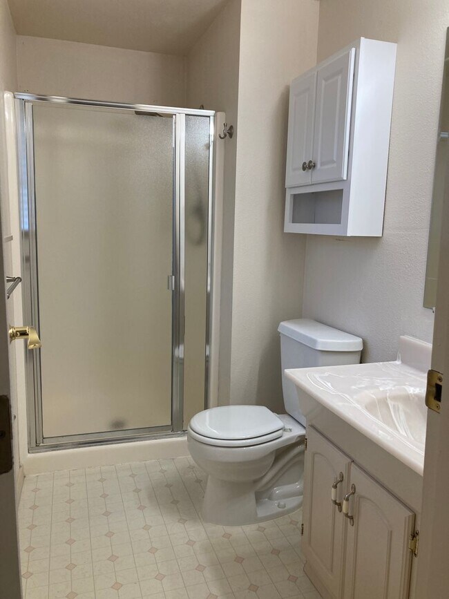 Building Photo - MOVE-IN SPECIAL: Spacious 4 Bedroom Home in N. Richland