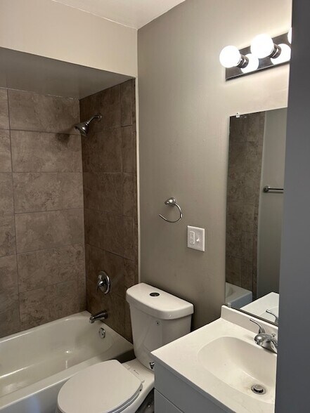 Building Photo - 6461 Almont Dr