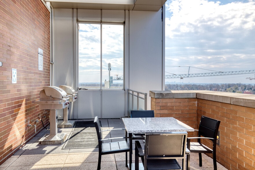 Building Photo - 4850 Rugby Ave