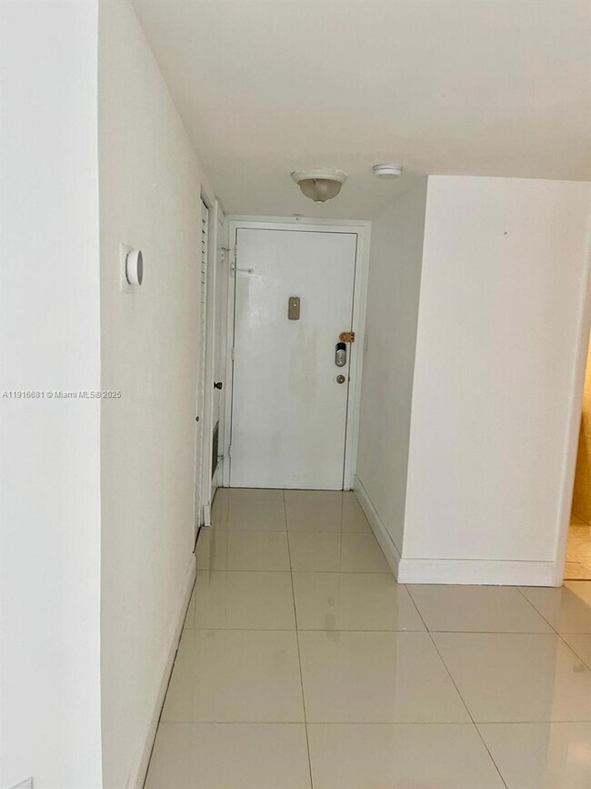 Building Photo - 2750 NE 183rd St