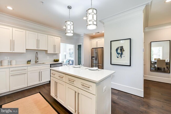 Building Photo - 5905 Eads St NE