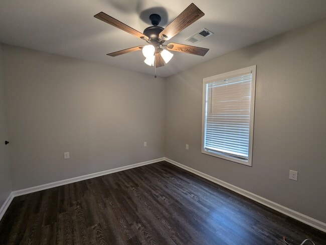 Building Photo - 3 Bed / 2 Bath Home in Riverwood Estates