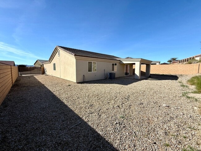 Building Photo - Modern 3 Bed, 2 Bath Home with Open Floor Plan & New Flooring – Fort Mohave- Available Now!