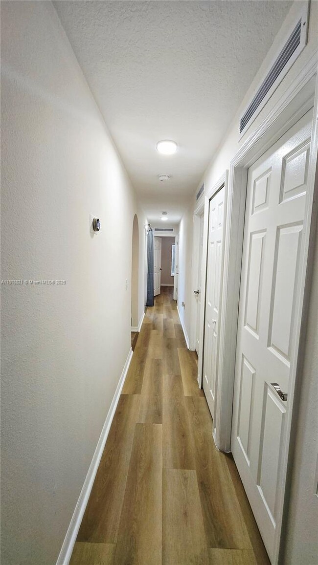 Building Photo - 3085 Mandolin Dr