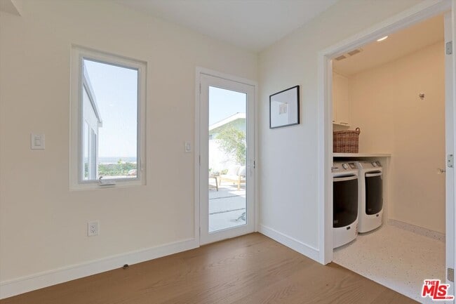 Building Photo - 211 Bellino Dr