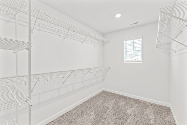 Building Photo - Beautiful 4 bedroom home in Belmont!