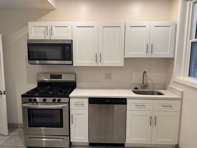 Building Photo - Great Morningside Row House with Front Porch!