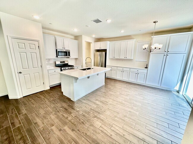Building Photo - 6319 E Riesling Dr