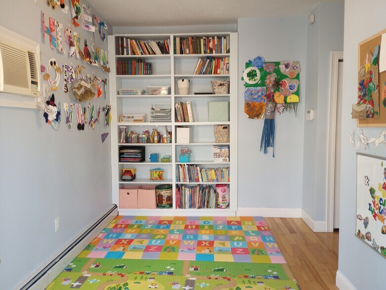 Playroom, home office, or exercise space - 28 Robbins St