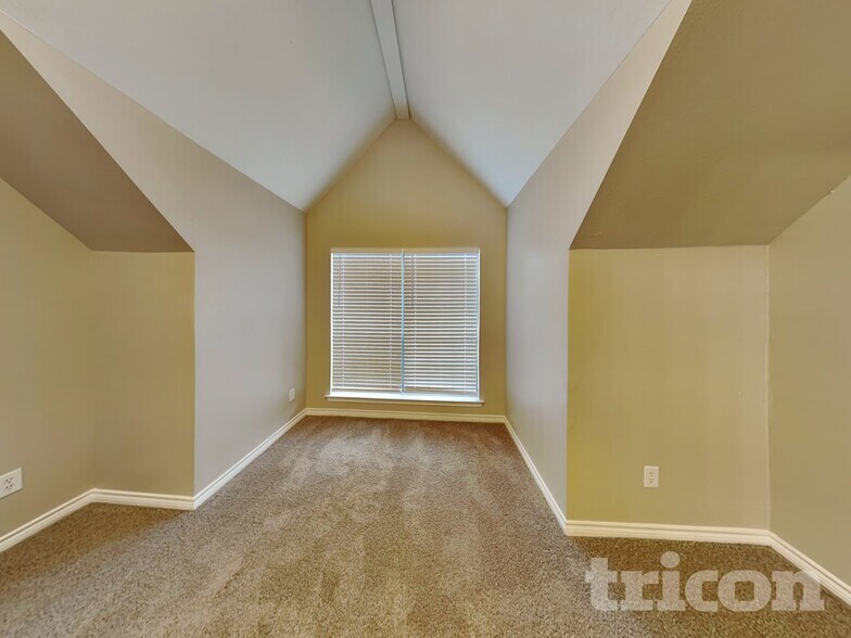 Building Photo - 2124 Glenn Ln