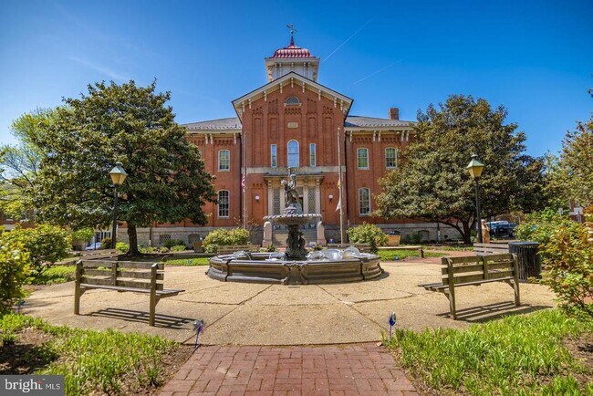 Building Photo - 10 W All Saints St