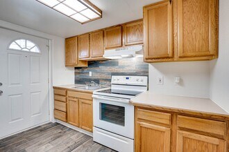 Building Photo - 3221210