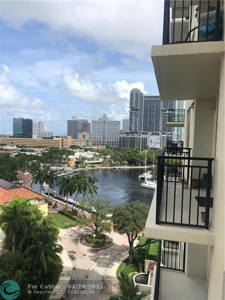 Building Photo - 610 W Las Olas Blvd