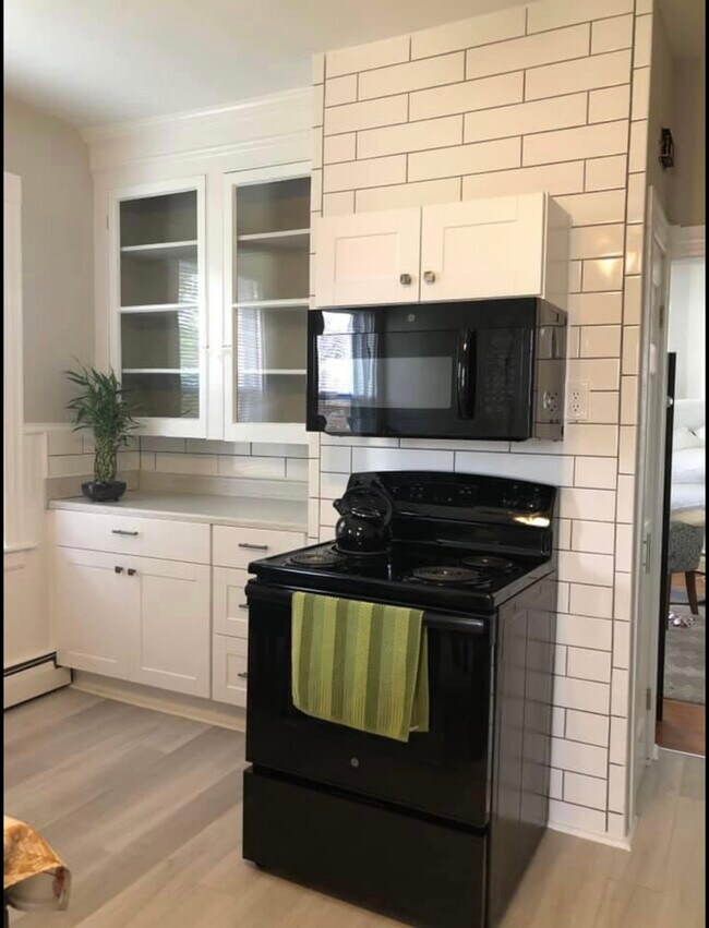 Building Photo - 42 Hobson Ave