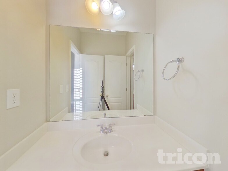 Building Photo - 3620 Little Spring Dr