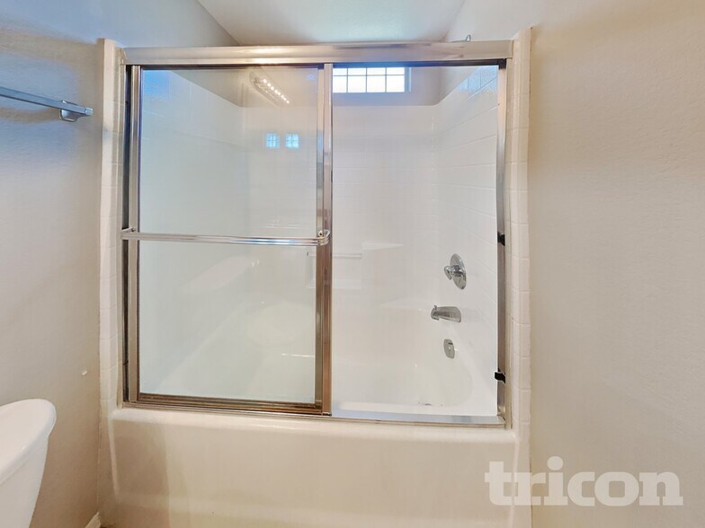 Building Photo - 16825 N 14th St