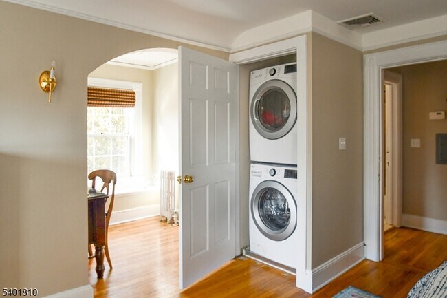 Building Photo - 15 Euclid Ave